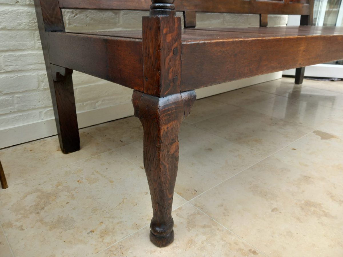George III Oak & Mahogany Settle - Image 2