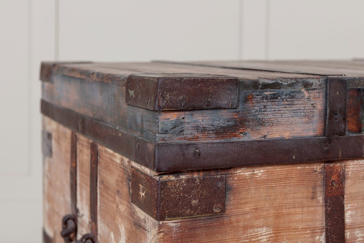 Vintage ironbound painted trunk - Image 7