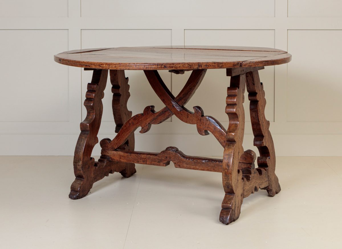 17th Century Rustic Spanish Walnut dropleaf Table