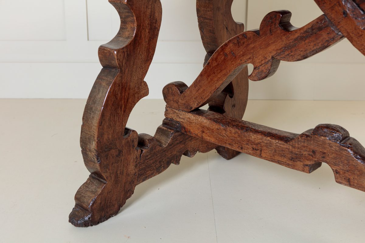 17th Century Rustic Spanish Walnut dropleaf Table - Image 8