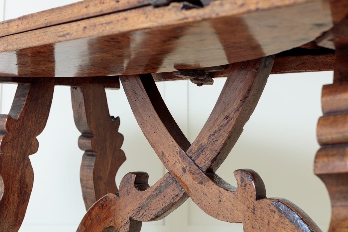 17th Century Rustic Spanish Walnut dropleaf Table - Image 10