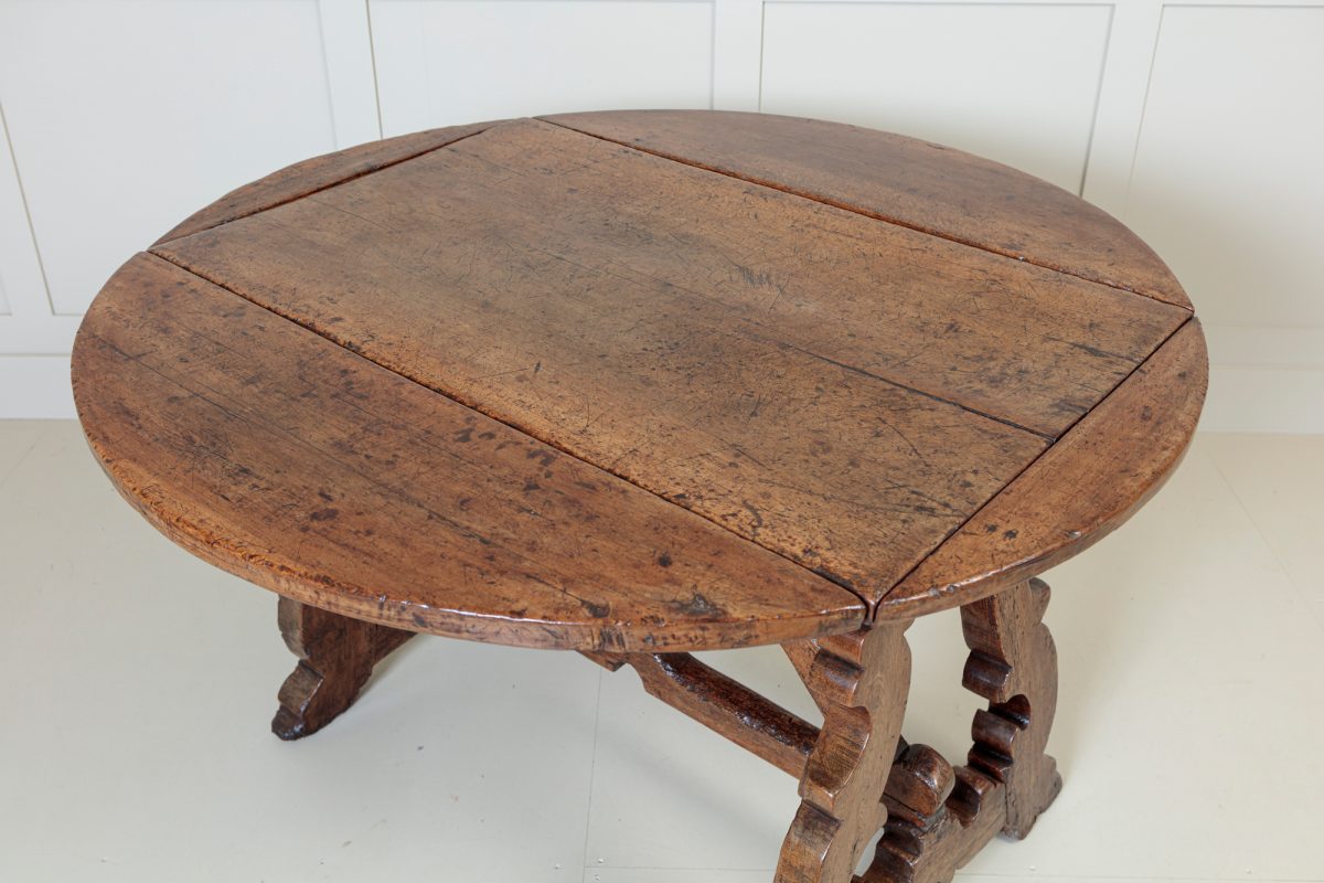 17th Century Rustic Spanish Walnut dropleaf Table - Image 11