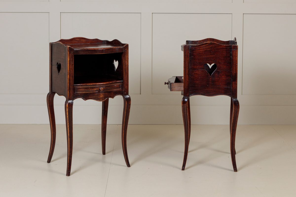 Pair French Serpentine bedside cabinets - Image 6
