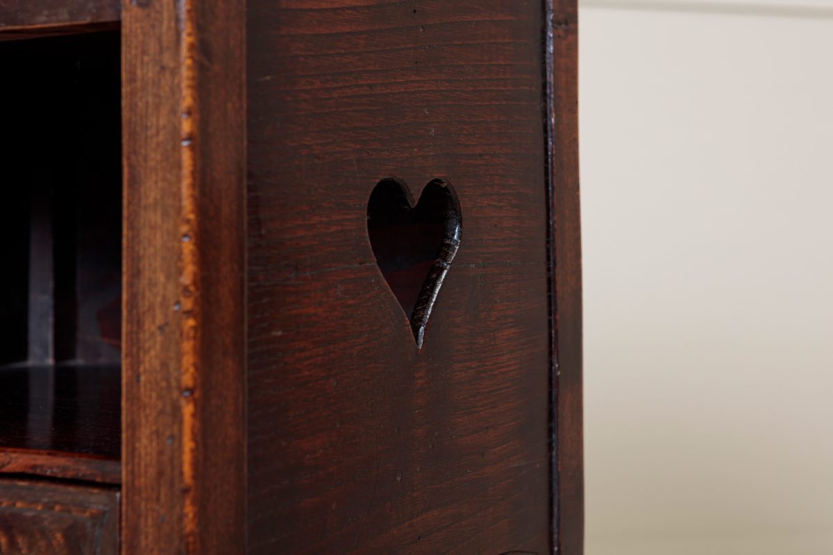 Pair French Serpentine bedside cabinets - Image 3