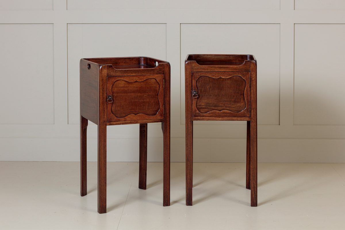 Pair George III Design bedside cabinets. - Image 5