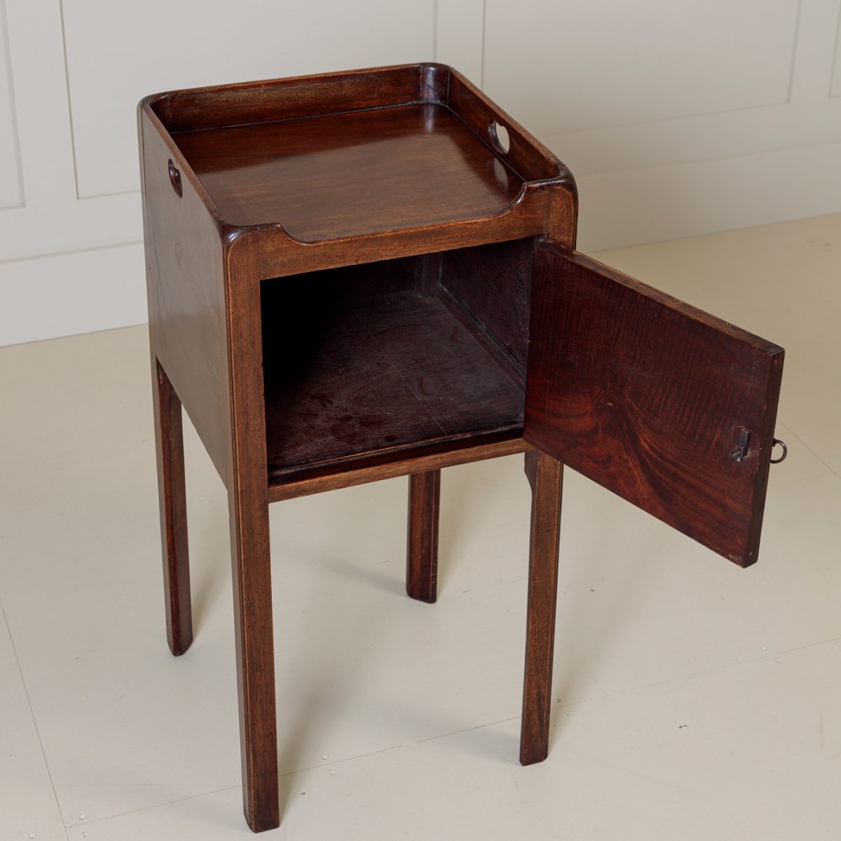 Pair George III Design bedside cabinets. - Image 4