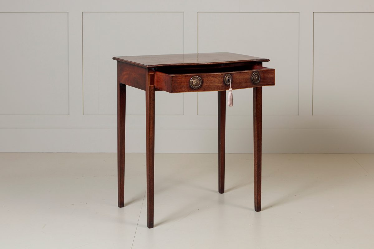 Mahogany Serpentine front side table - Image 3