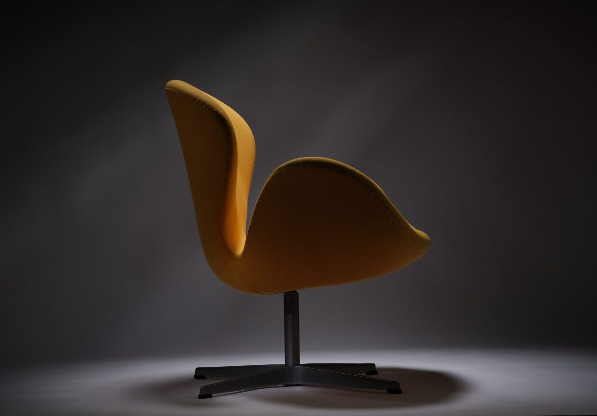 Swan Chair - Image 2
