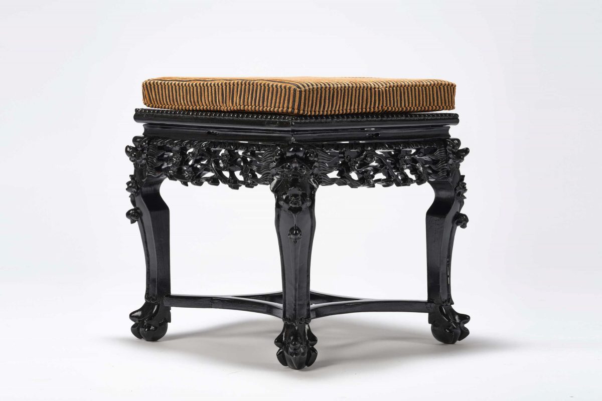 The Lions Head Table