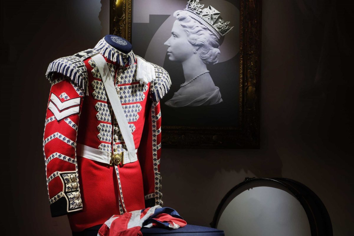 The Queens Platinum Jubilee Chair - Image 4