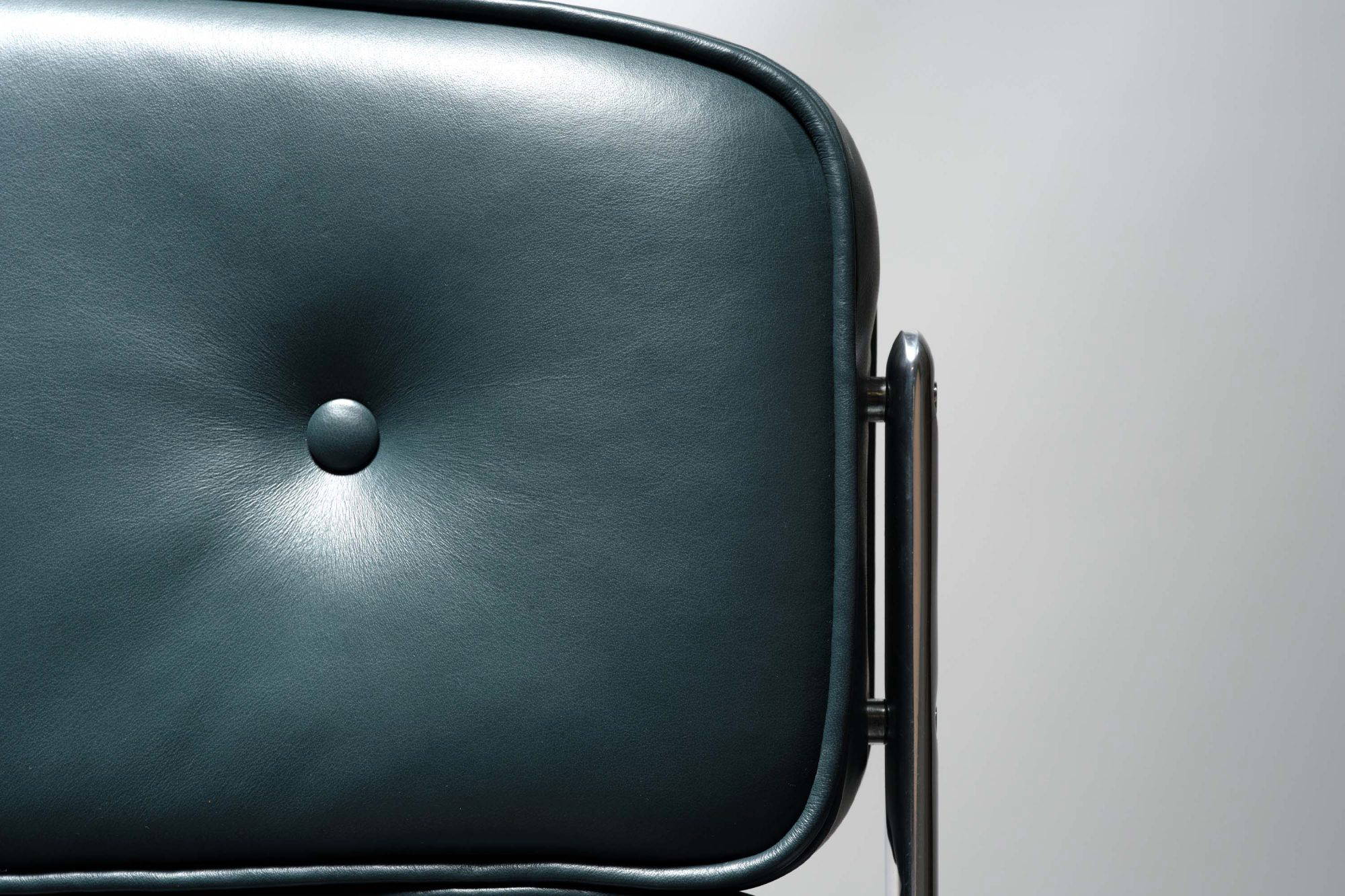 Herman Miller Lobby Chair - Image 2